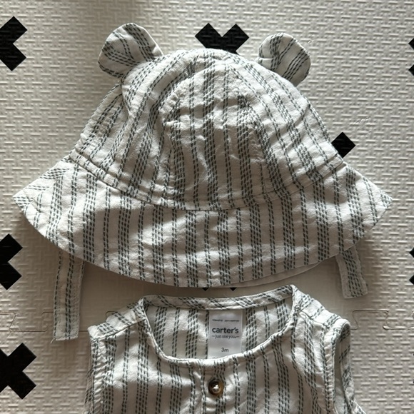 Carter’s 3m striped sleeveless romper and hat set - Picture 2 of 5
